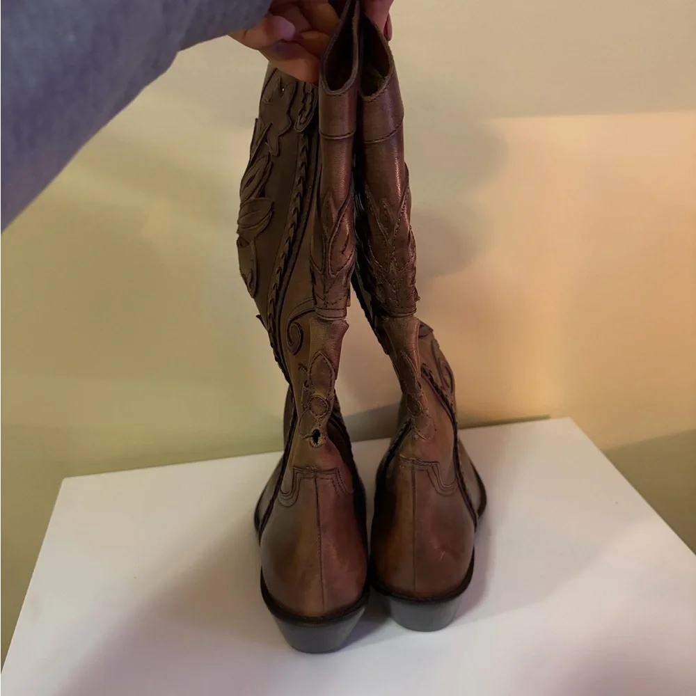 Matisse Tan Leather Heeled Boots. Like-New - Picture 3 of 6